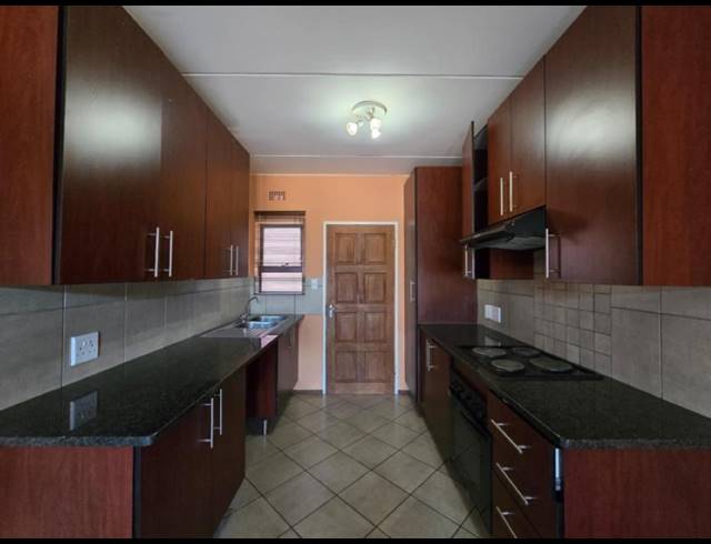 2 BEDROOM TOWNHOUSE FOR SALE IN ALBERTSDAL